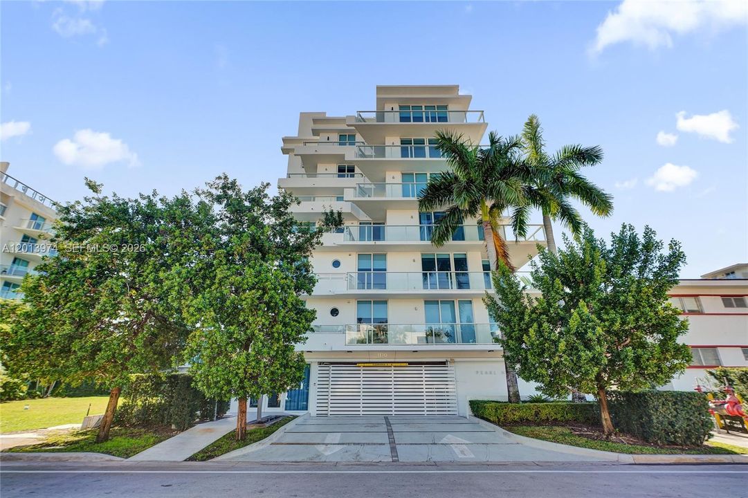 For Sale: $1,399,999 (3 beds, 3 baths, 1819 Square Feet)