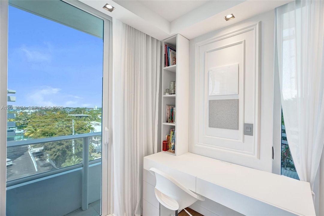 For Sale: $1,399,999 (3 beds, 3 baths, 1819 Square Feet)