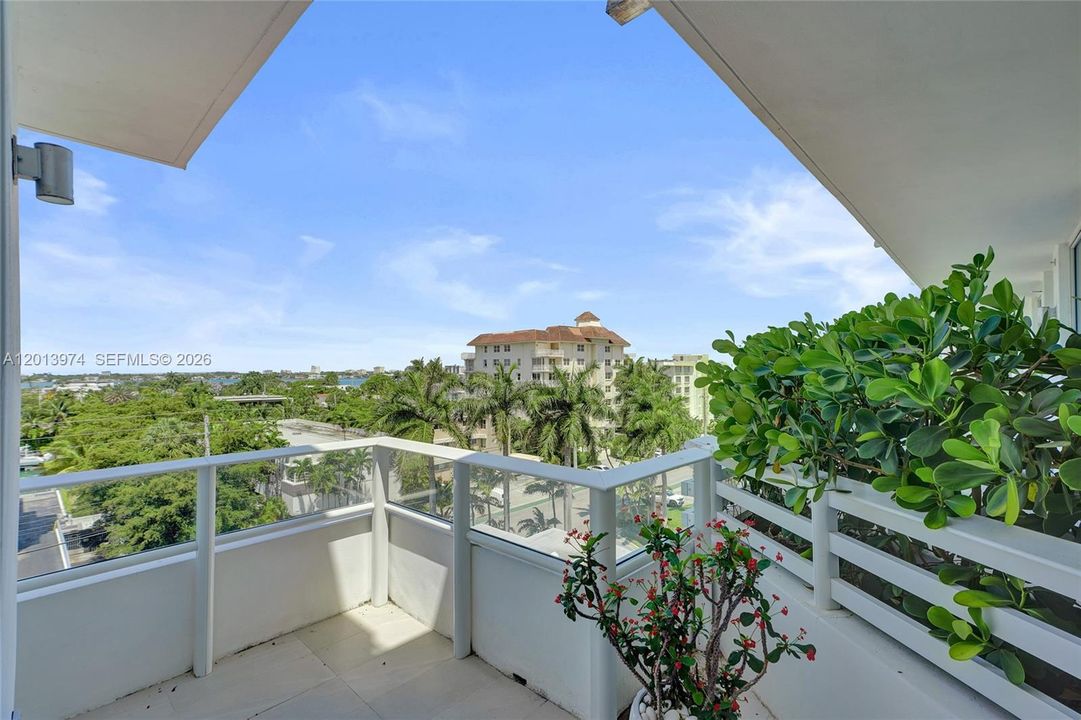 For Sale: $1,399,999 (3 beds, 3 baths, 1819 Square Feet)