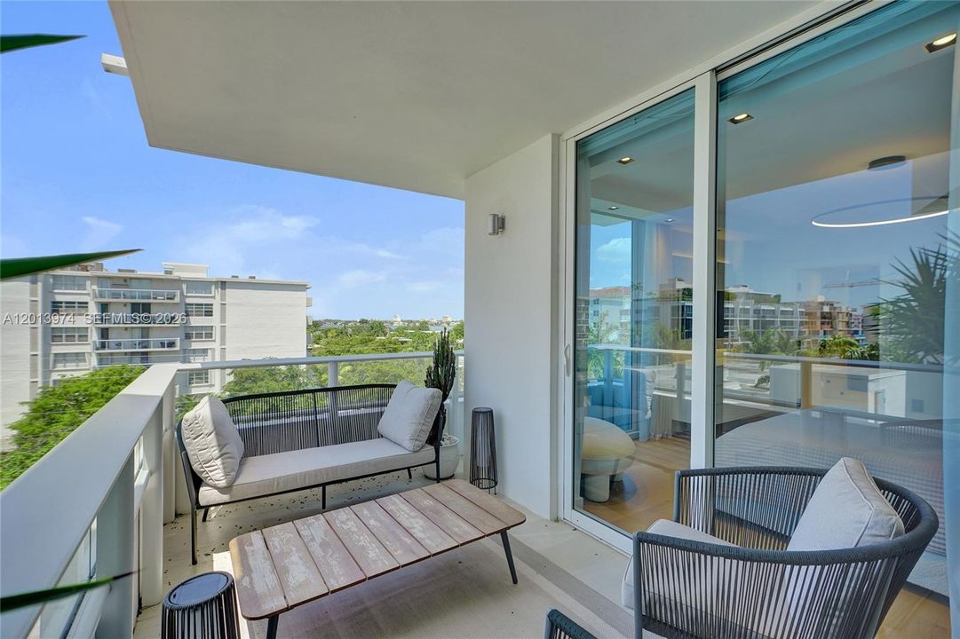 For Sale: $1,399,999 (3 beds, 3 baths, 1819 Square Feet)