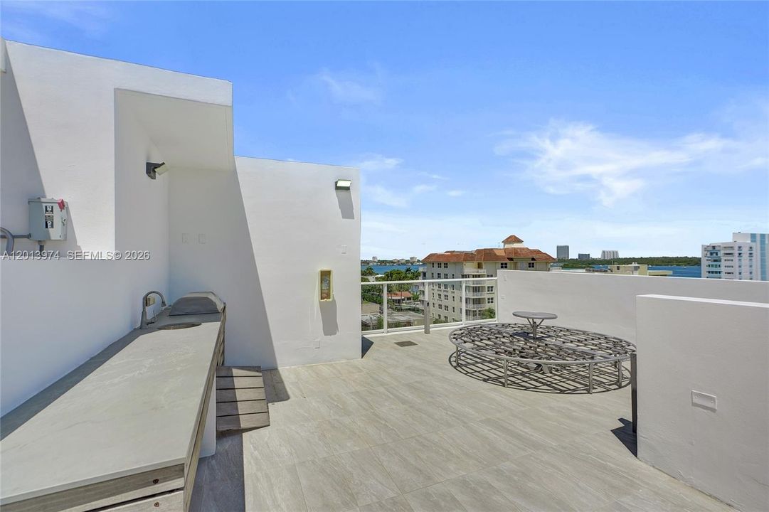 For Sale: $1,399,999 (3 beds, 3 baths, 1819 Square Feet)