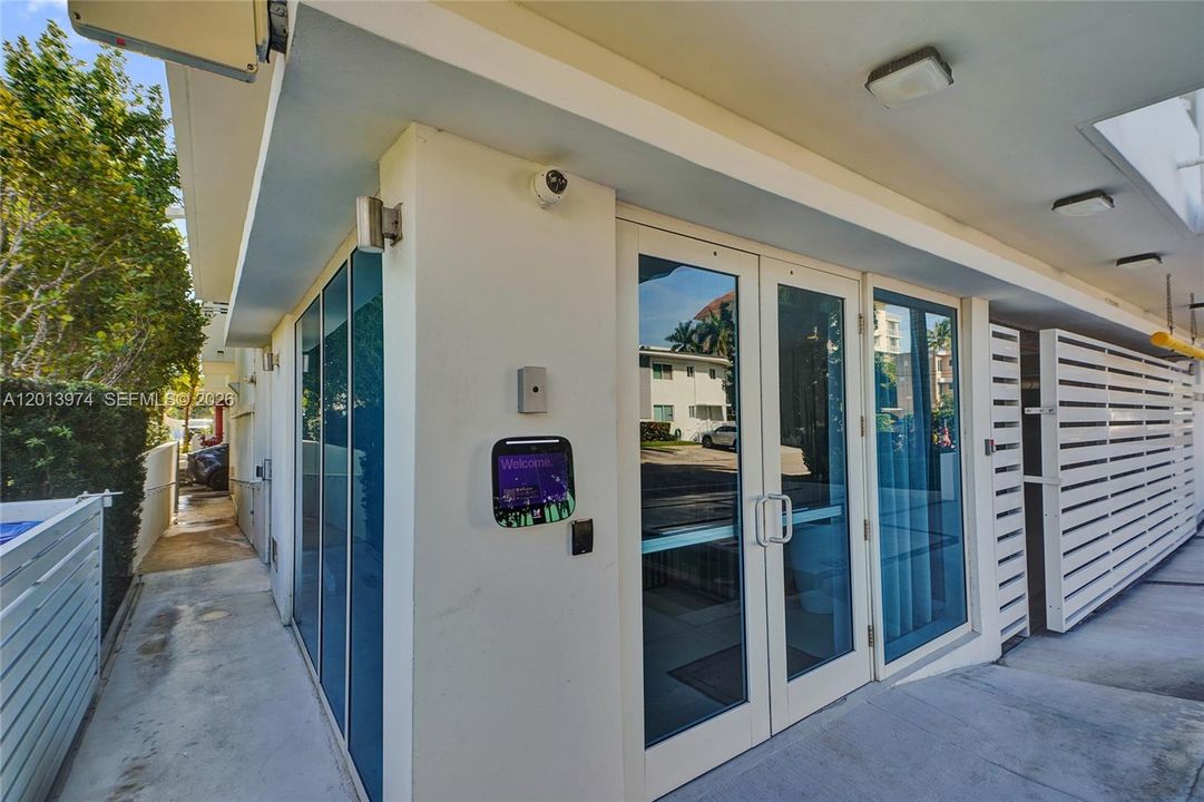 For Sale: $1,399,999 (3 beds, 3 baths, 1819 Square Feet)