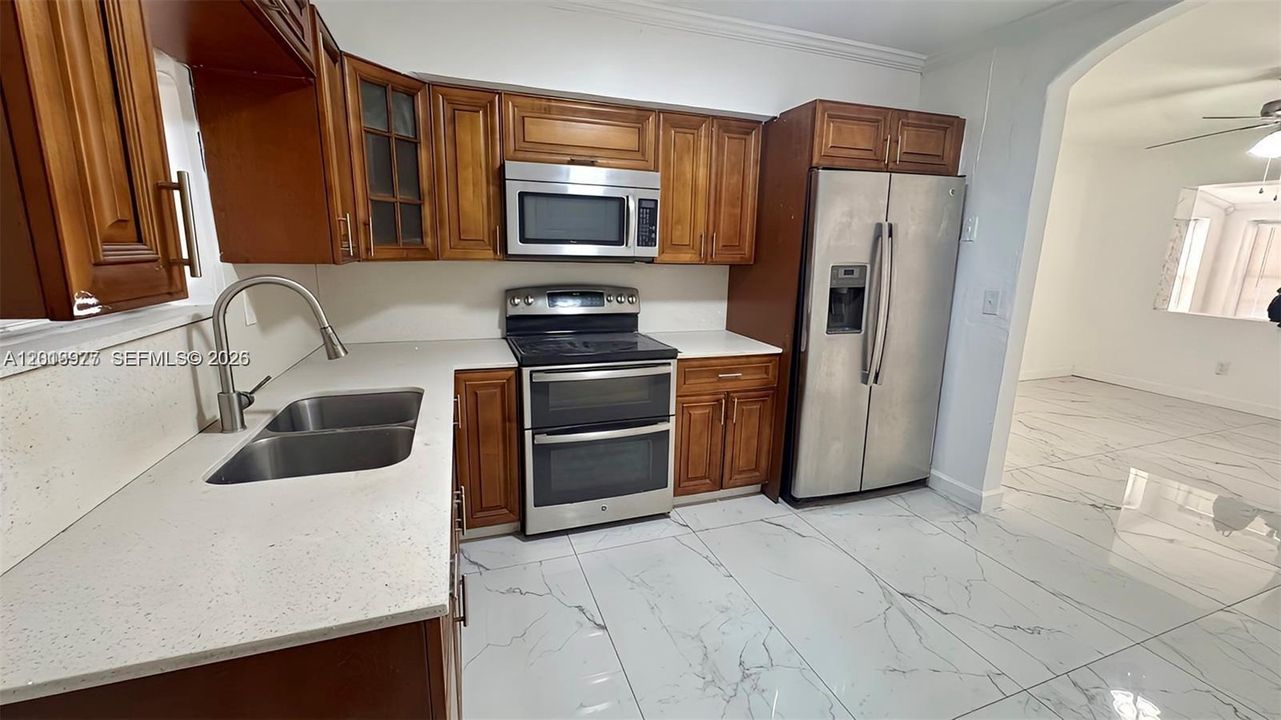 Activo con contrato: $2,300 (2 camas, 1 baños, 940 Pies cuadrados)