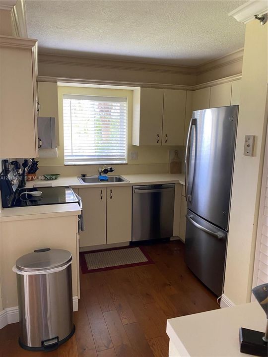 For Sale: $425,000 (1 beds, 1 baths, 900 Square Feet)