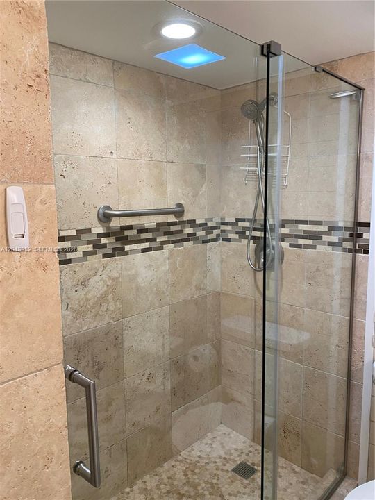 For Sale: $425,000 (1 beds, 1 baths, 900 Square Feet)