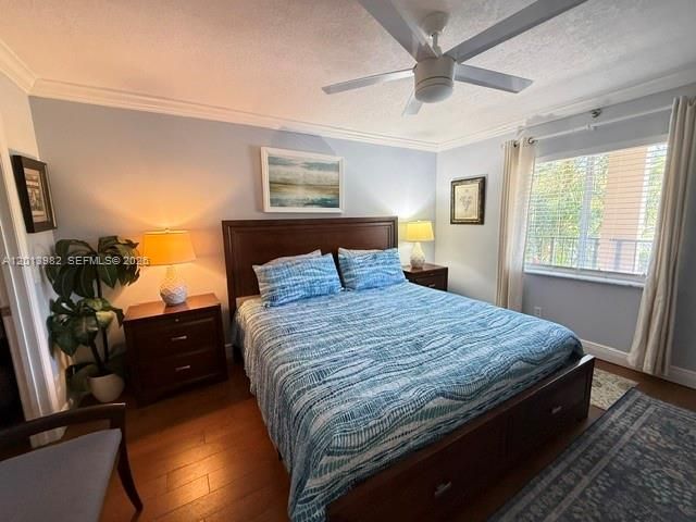 For Sale: $425,000 (1 beds, 1 baths, 900 Square Feet)