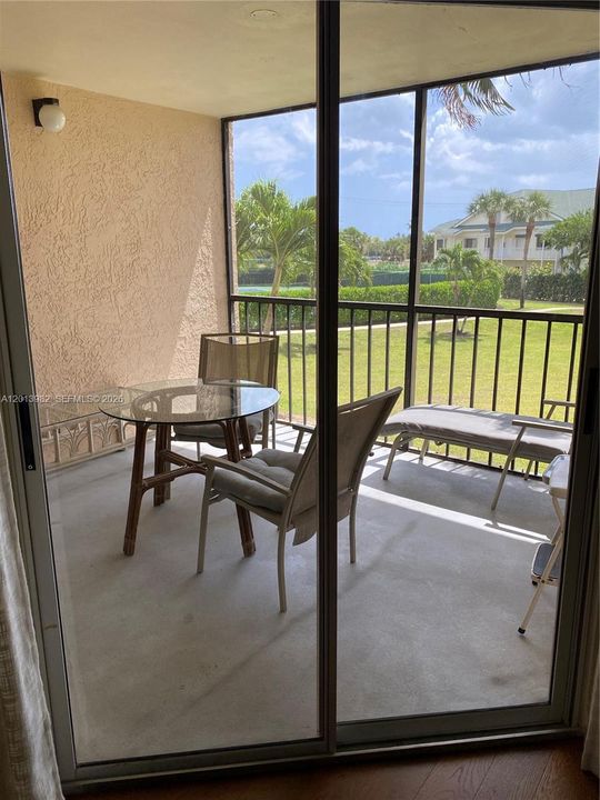 For Sale: $425,000 (1 beds, 1 baths, 900 Square Feet)