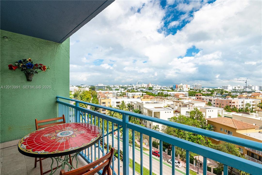 For Sale: $790,000 (1 beds, 1 baths, 740 Square Feet)