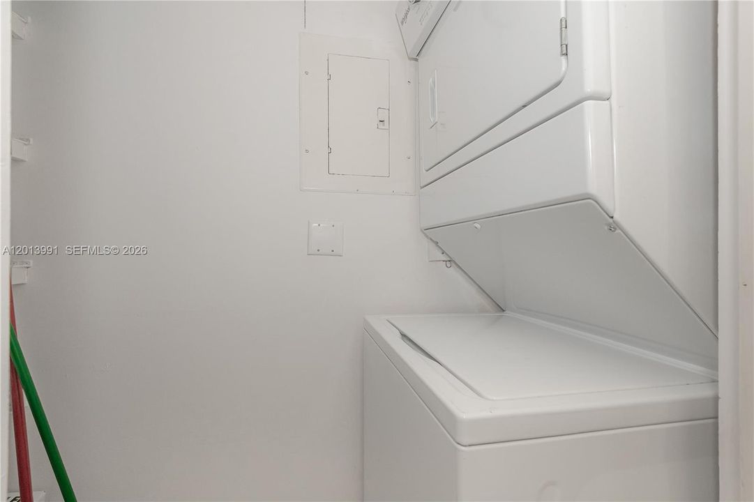 For Sale: $790,000 (1 beds, 1 baths, 740 Square Feet)