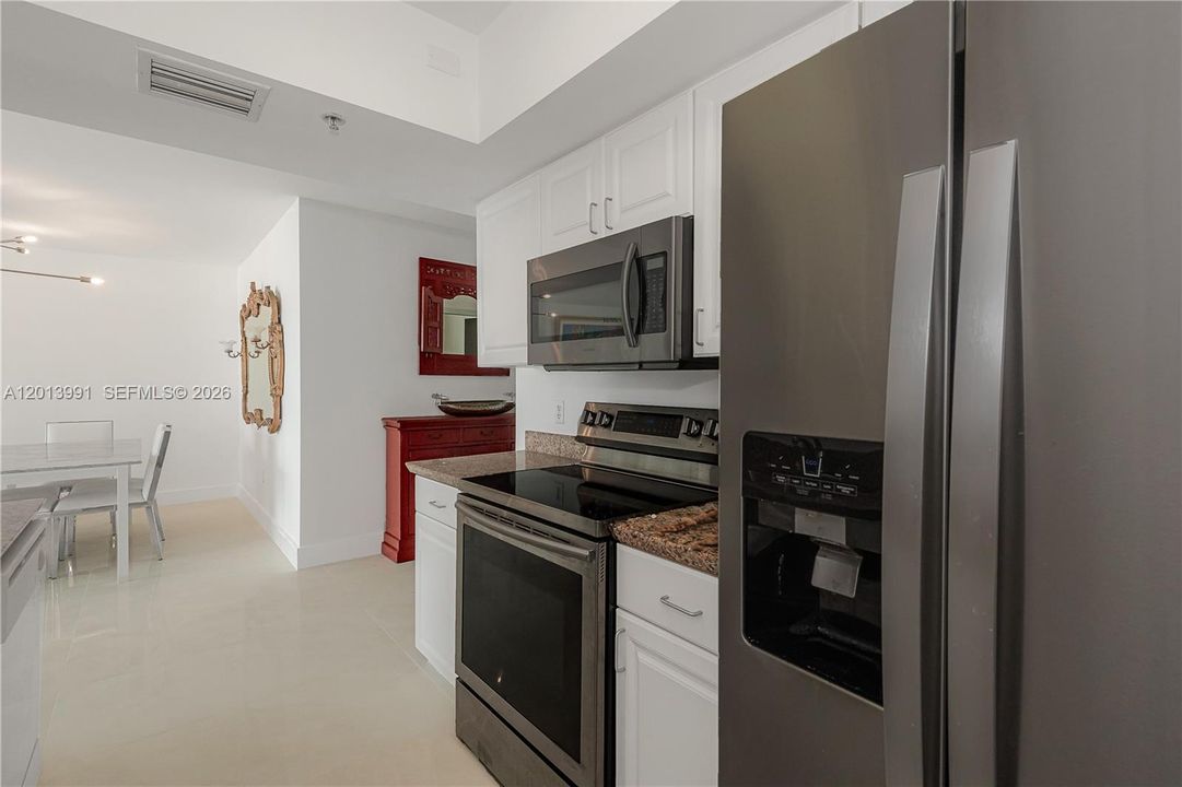 For Sale: $790,000 (1 beds, 1 baths, 740 Square Feet)