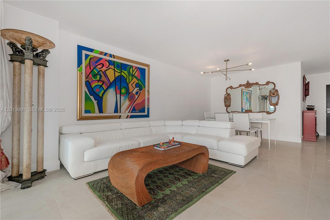For Sale: $790,000 (1 beds, 1 baths, 740 Square Feet)