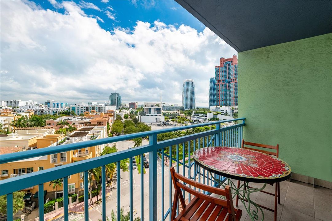 For Sale: $790,000 (1 beds, 1 baths, 740 Square Feet)