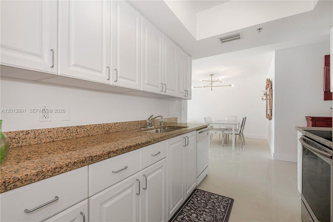 For Sale: $790,000 (1 beds, 1 baths, 740 Square Feet)