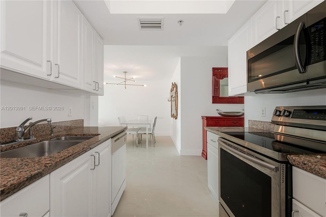 For Sale: $790,000 (1 beds, 1 baths, 740 Square Feet)