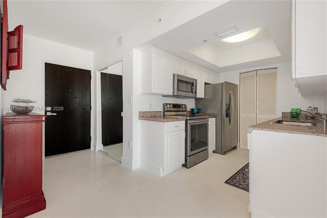 For Sale: $790,000 (1 beds, 1 baths, 740 Square Feet)