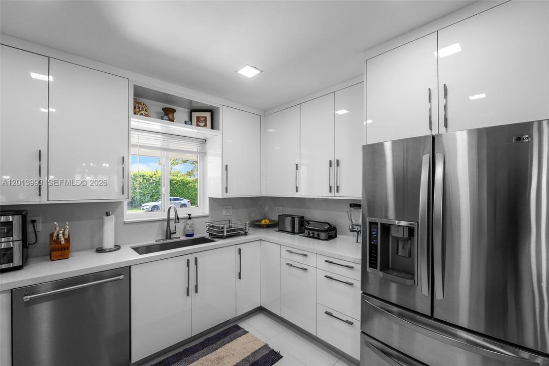 En Venta: $1,299,000 (4 camas, 3 baños, 2081 Pies cuadrados)