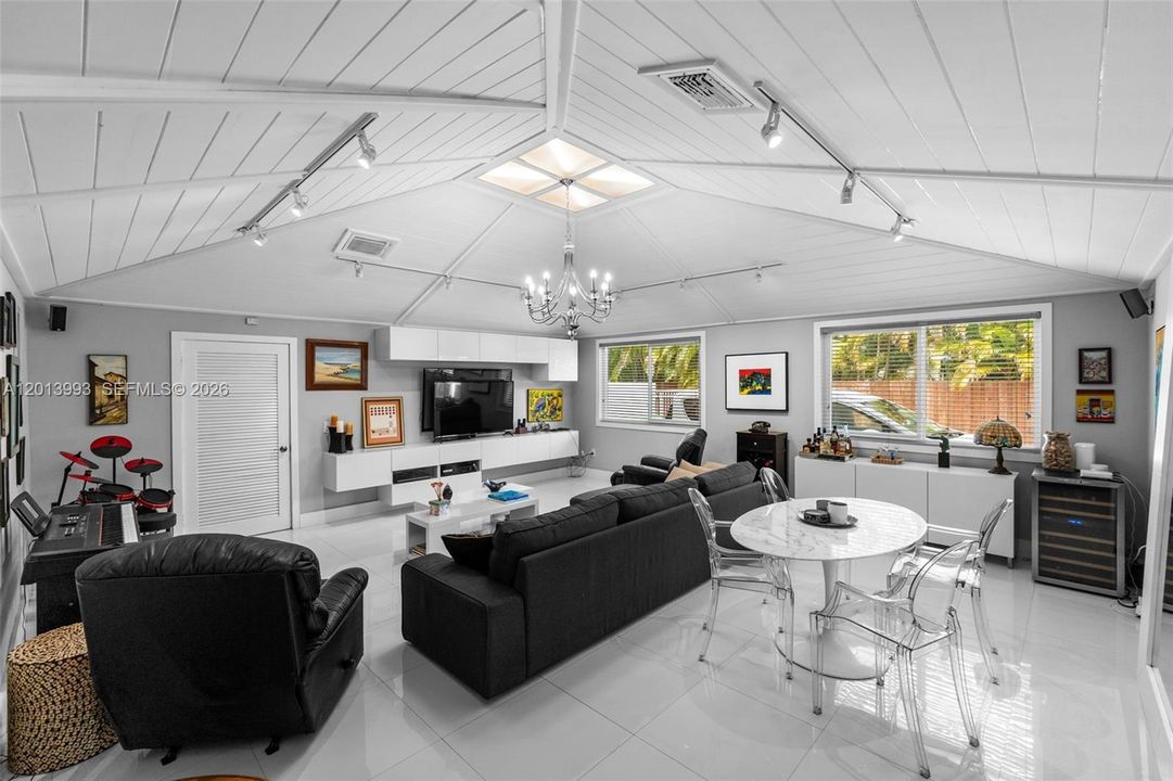 En Venta: $1,299,000 (4 camas, 3 baños, 2081 Pies cuadrados)