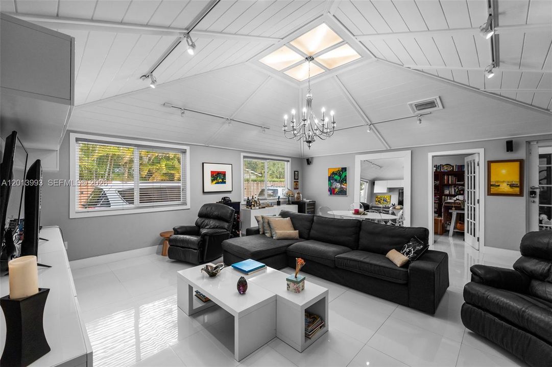 En Venta: $1,299,000 (4 camas, 3 baños, 2081 Pies cuadrados)
