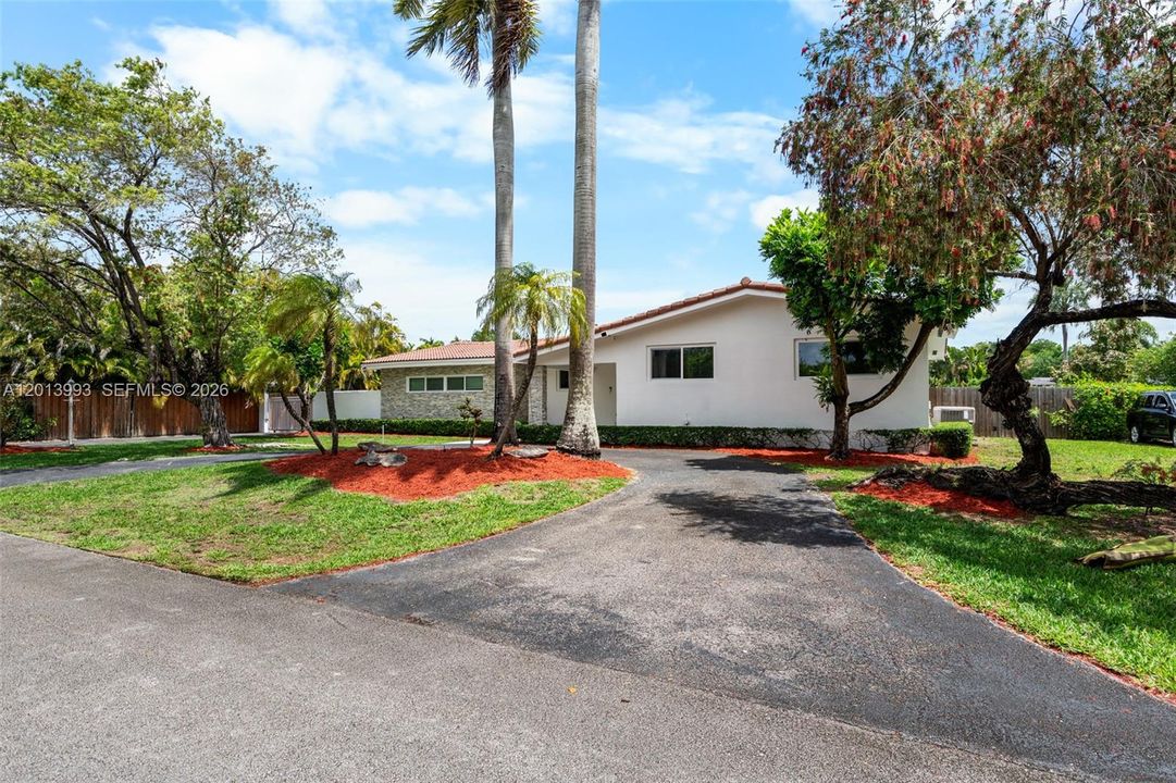 En Venta: $1,299,000 (4 camas, 3 baños, 2081 Pies cuadrados)