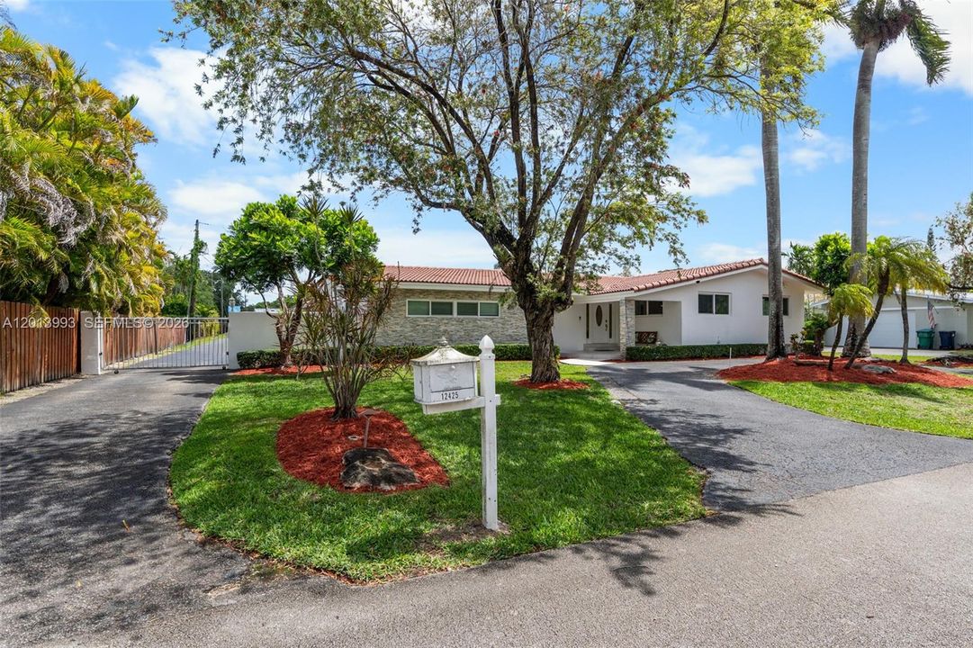 En Venta: $1,299,000 (4 camas, 3 baños, 2081 Pies cuadrados)