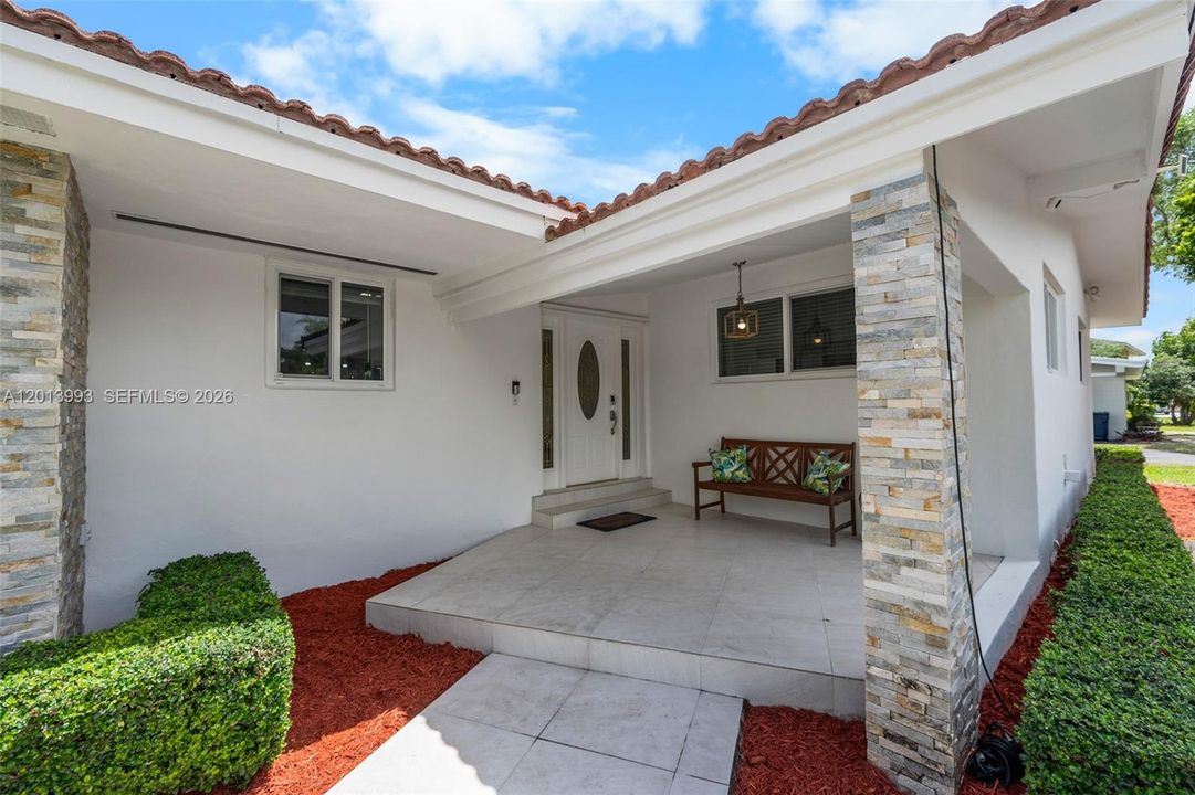 En Venta: $1,299,000 (4 camas, 3 baños, 2081 Pies cuadrados)