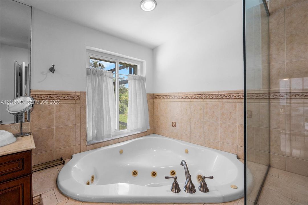 En Venta: $1,299,000 (4 camas, 3 baños, 2081 Pies cuadrados)