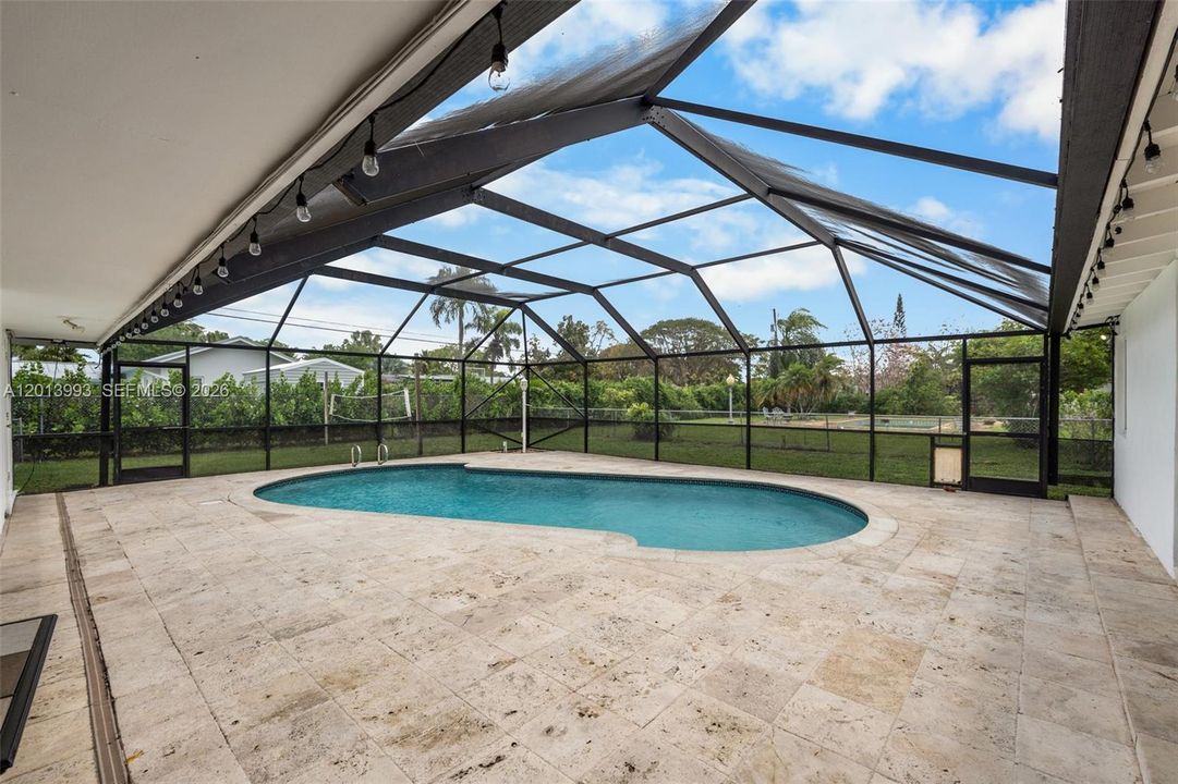En Venta: $1,299,000 (4 camas, 3 baños, 2081 Pies cuadrados)