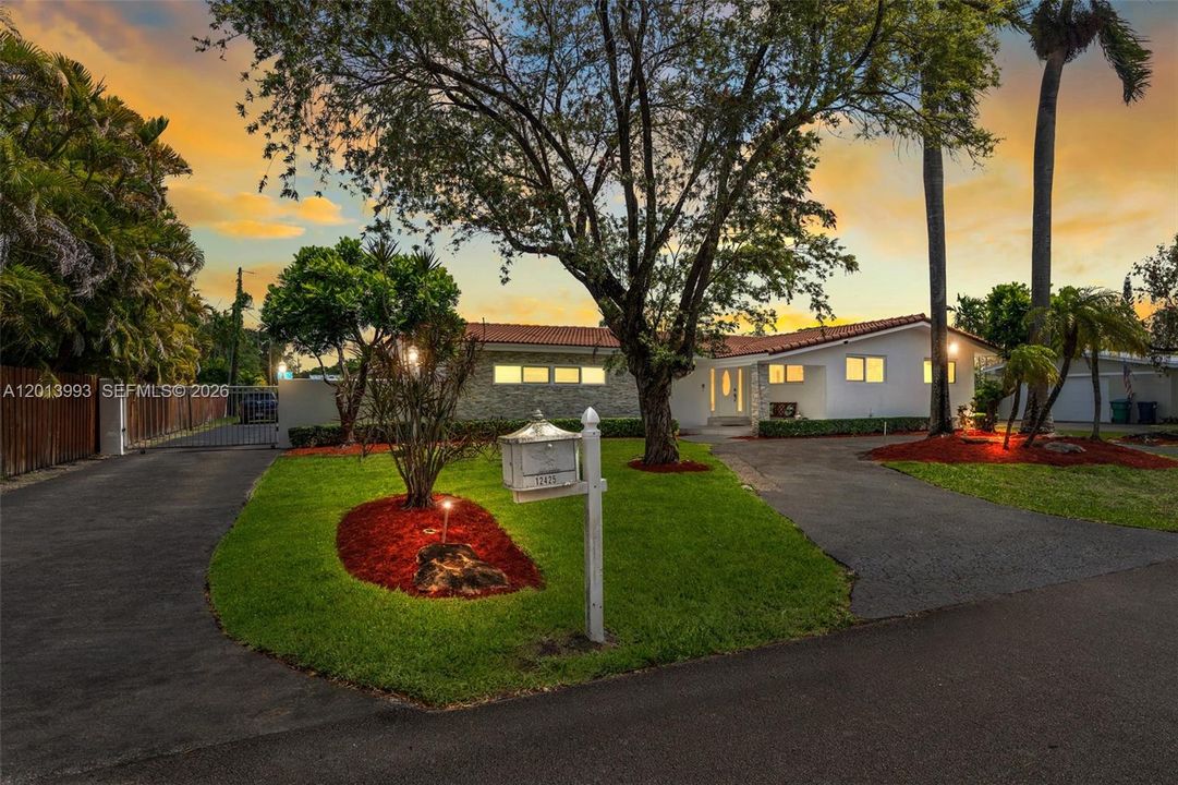 En Venta: $1,299,000 (4 camas, 3 baños, 2081 Pies cuadrados)