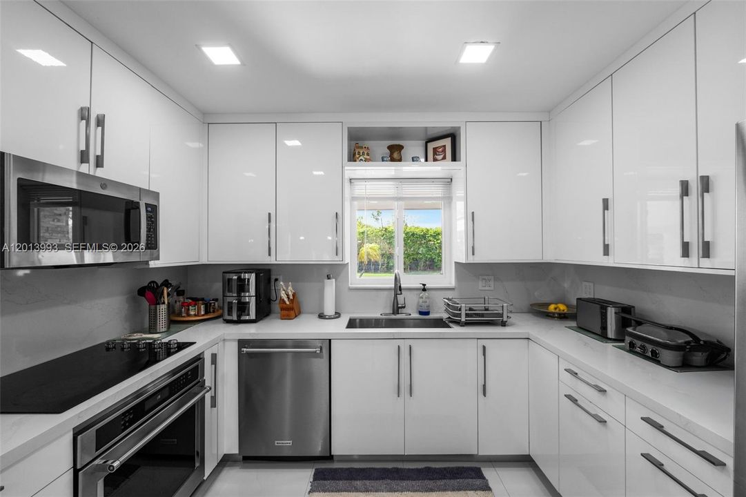 En Venta: $1,299,000 (4 camas, 3 baños, 2081 Pies cuadrados)
