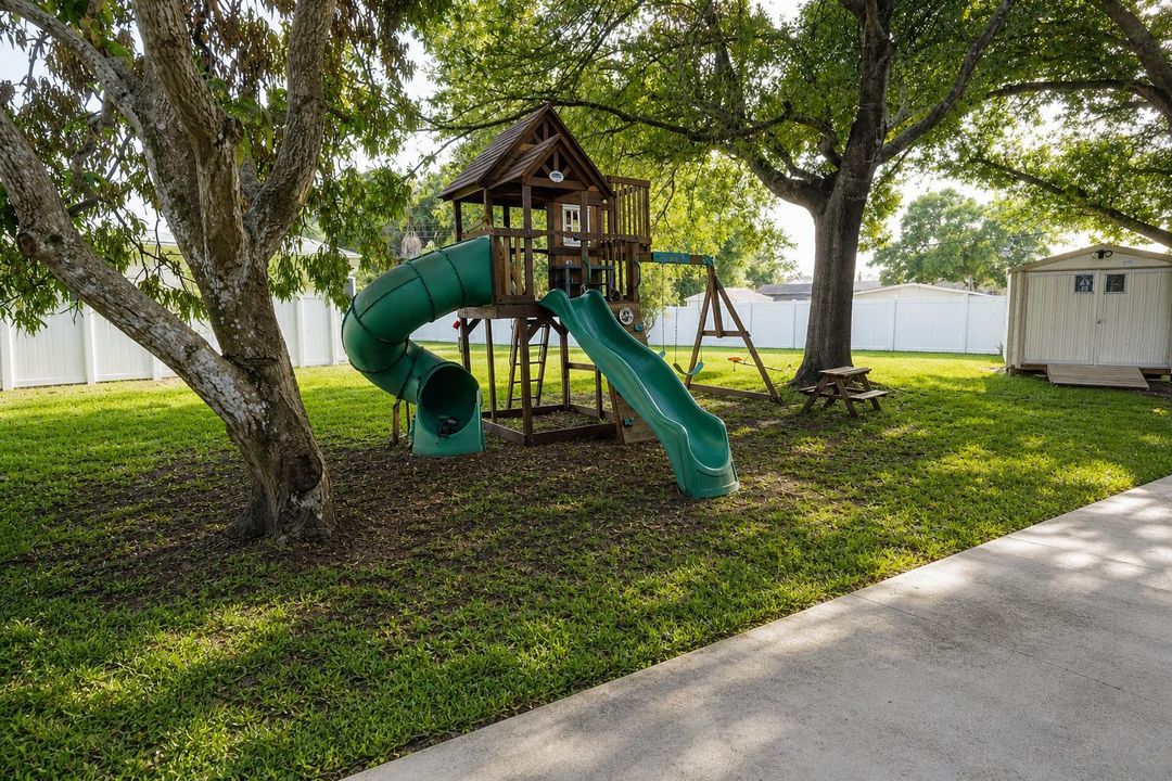 Play Ground (1)