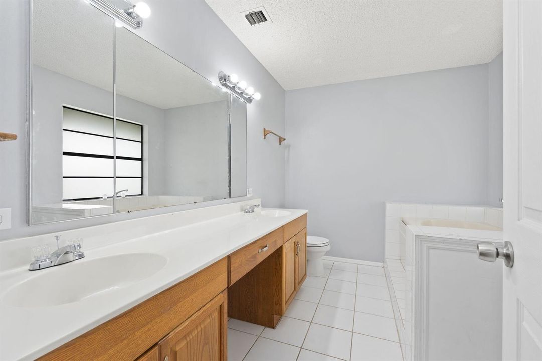 Double sinks master bath