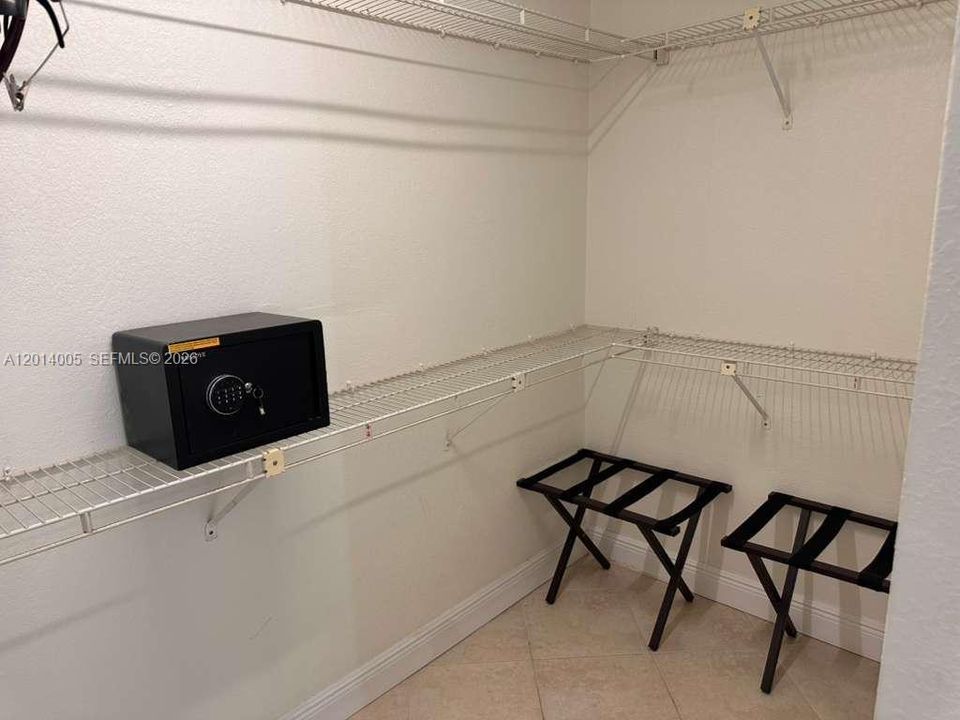 В аренду: $3,000 (3 спален, 2 ванн, 1416 Квадратных фут)