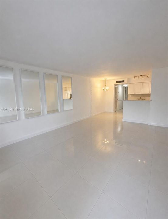 For Sale: $333,900 (1 beds, 1 baths, 810 Square Feet)