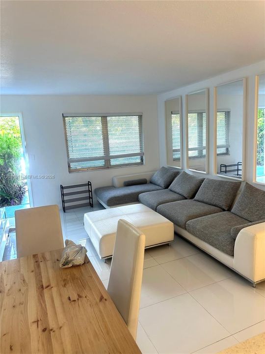 For Sale: $333,900 (1 beds, 1 baths, 810 Square Feet)