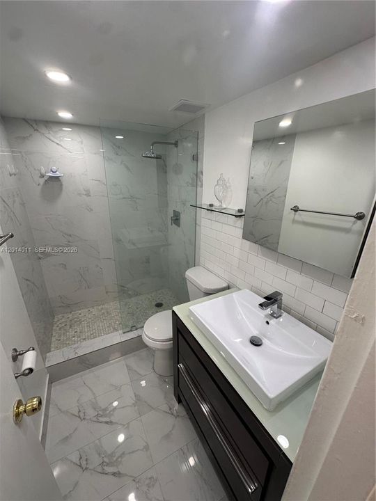 На продажу: $309,900 (1 спален, 1 ванн, 810 Квадратных фут)