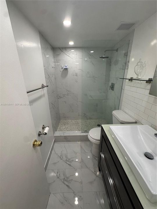 На продажу: $309,900 (1 спален, 1 ванн, 810 Квадратных фут)
