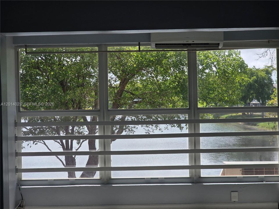 For Rent: $1,300 (1 beds, 1 baths, 407 Square Feet)