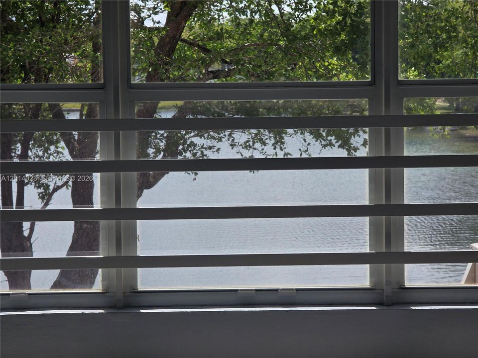 For Rent: $1,300 (1 beds, 1 baths, 407 Square Feet)