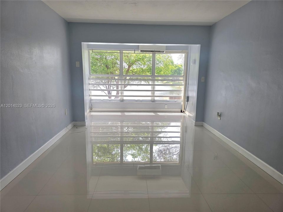 For Rent: $1,300 (1 beds, 1 baths, 407 Square Feet)