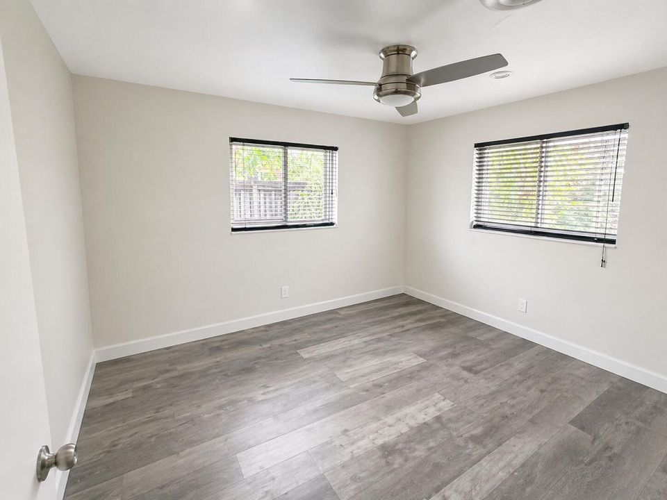 Secondary Bedroom with Sliding Door Clos