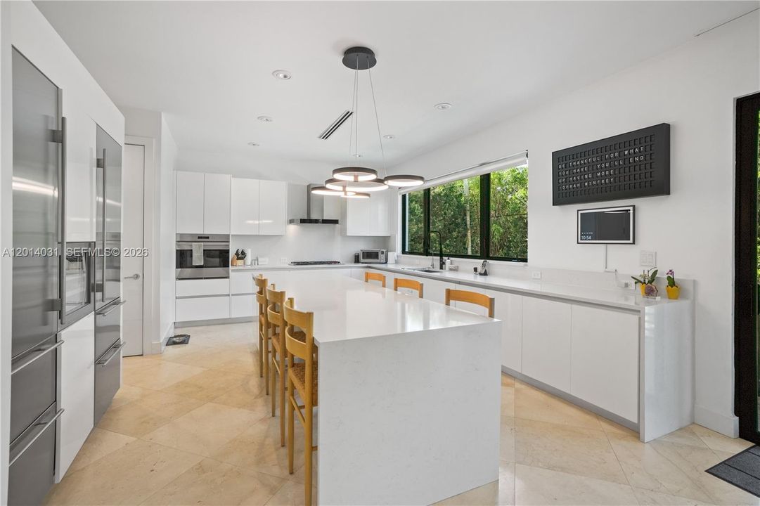 For Sale: $5,899,999 (6 beds, 5 baths, 3584 Square Feet)