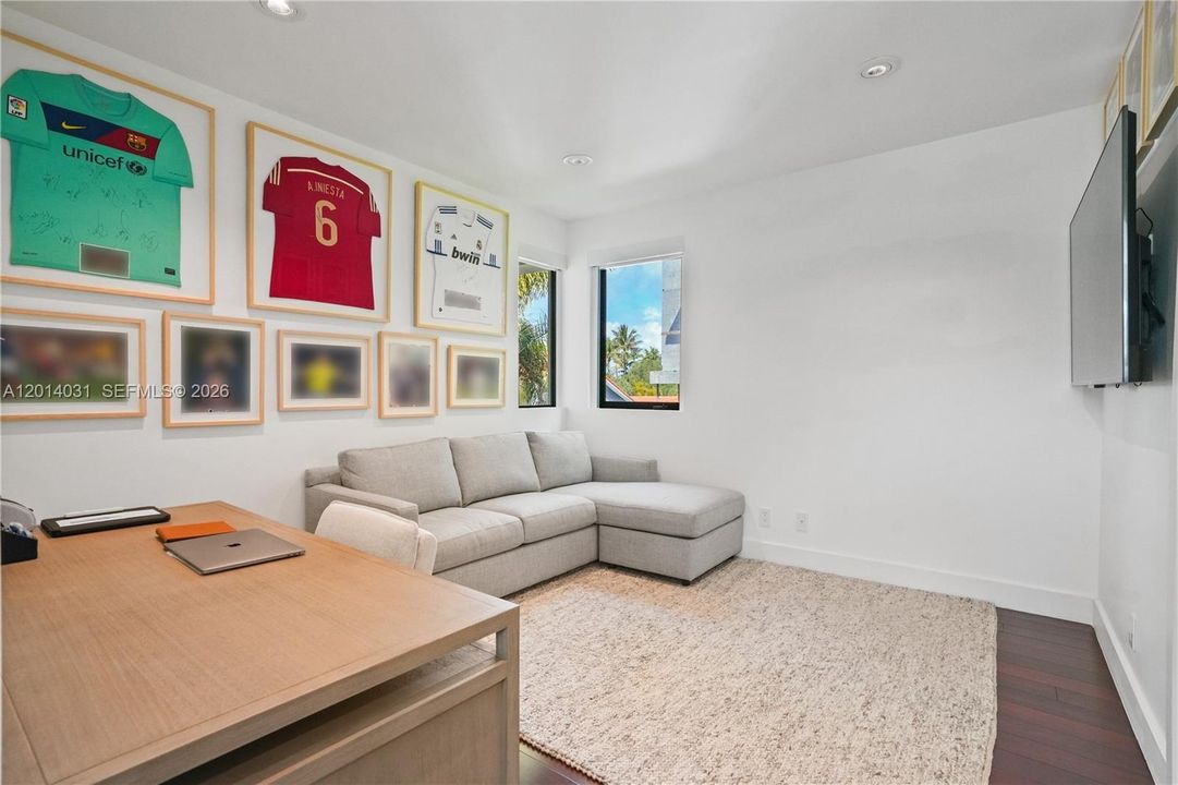 For Sale: $5,899,999 (6 beds, 5 baths, 3584 Square Feet)