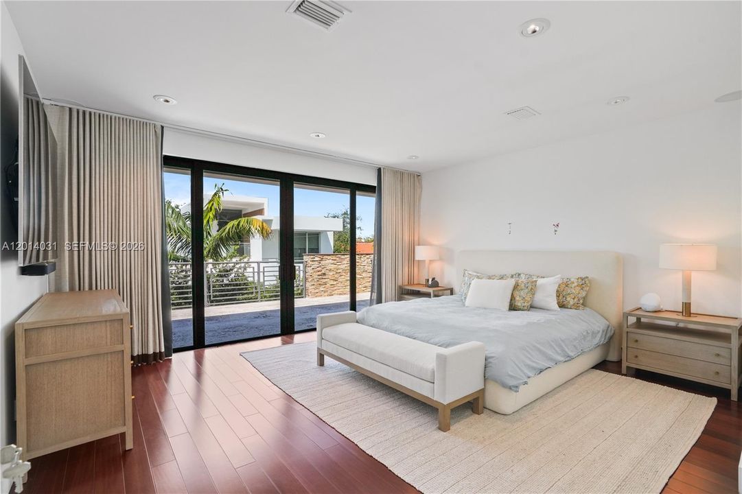 For Sale: $5,899,999 (6 beds, 5 baths, 3584 Square Feet)