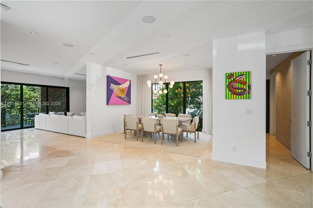 For Sale: $5,899,999 (6 beds, 5 baths, 3584 Square Feet)