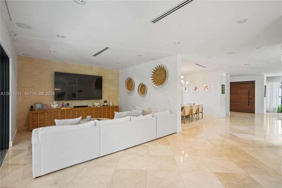 For Sale: $5,899,999 (6 beds, 5 baths, 3584 Square Feet)