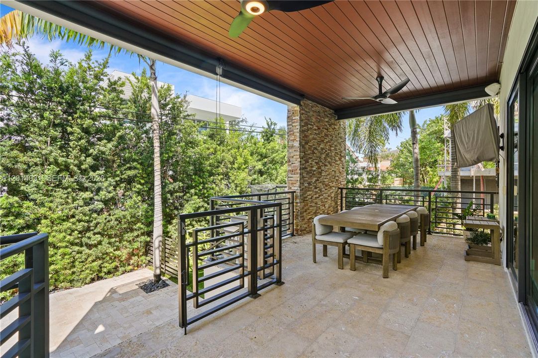 For Sale: $5,899,999 (6 beds, 5 baths, 3584 Square Feet)