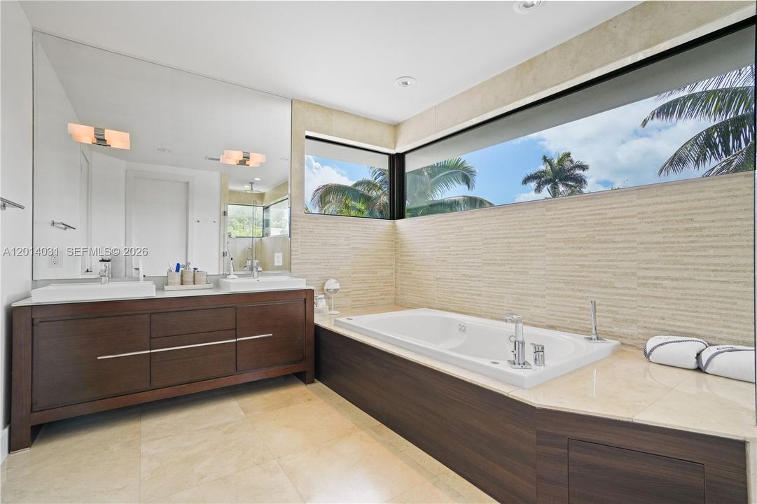 For Sale: $5,899,999 (6 beds, 5 baths, 3584 Square Feet)