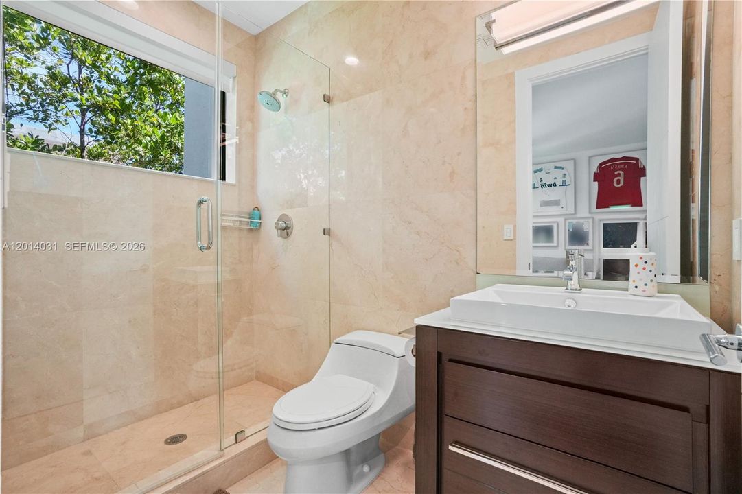 For Sale: $5,899,999 (6 beds, 5 baths, 3584 Square Feet)