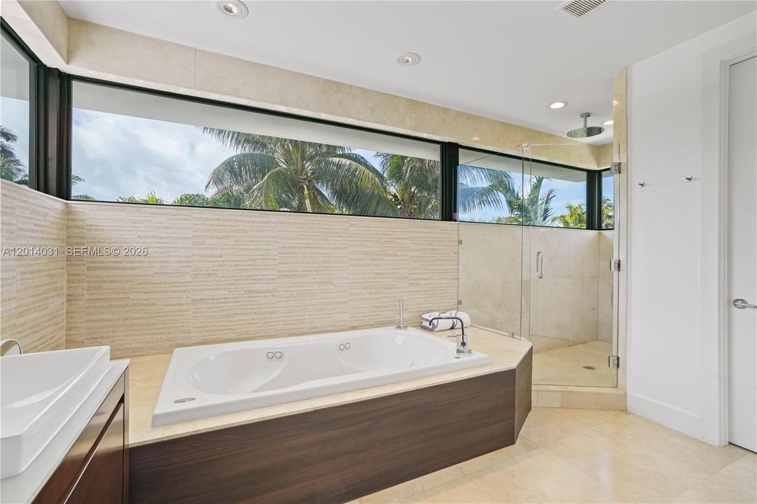 For Sale: $5,899,999 (6 beds, 5 baths, 3584 Square Feet)