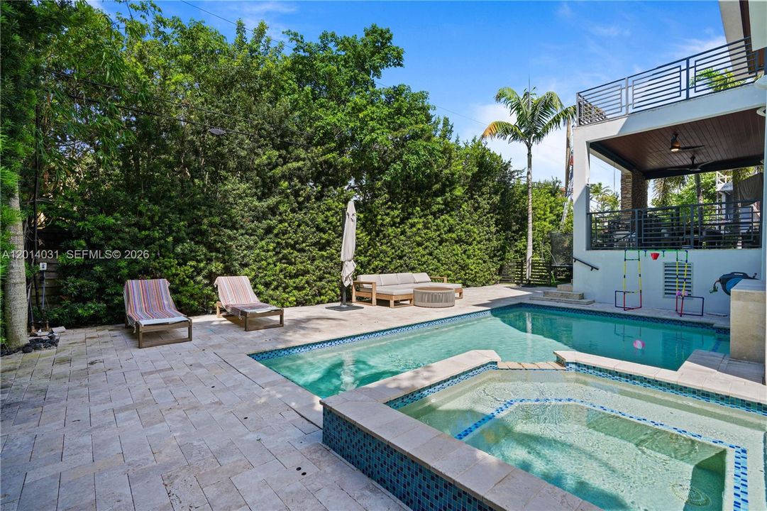 For Sale: $5,899,999 (6 beds, 5 baths, 3584 Square Feet)